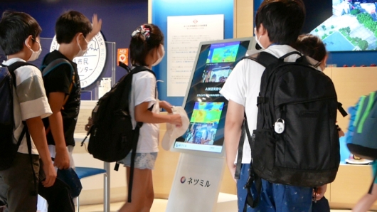 防災学習施設で立ち止まらない検温と業務効率化を実現横浜市民防災センターで検温ソリューション「ネツミル®」の実証実験を実施